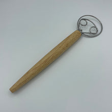 Laden Sie das Bild in den Galerie-Viewer, Teigrührer "groß" mit Edelstahldraht und Holzgriff