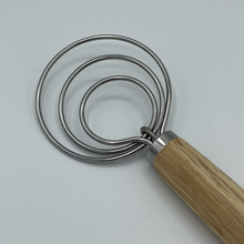 Laden Sie das Bild in den Galerie-Viewer, Teigrührer "groß" mit Edelstahldraht und Holzgriff