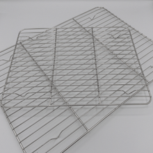 Laden Sie das Bild in den Galerie-Viewer, Auskühlgitter für Brote, Gebäck und Kuchen, Edelstahl, 2er Set - 25.stunden.BROT