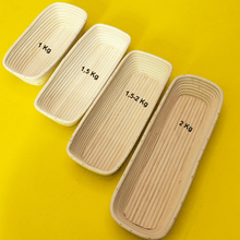 Laden Sie das Bild in den Galerie-Viewer, Gärkorb (Brotform, Simperl) länglich aus Peddigrohr - 25.stunden.BROT